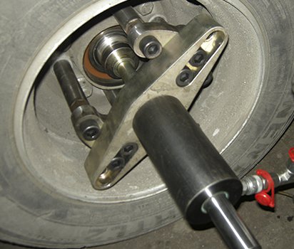 HUB PULLER EXTENSION LEGS FOR LOW LOADER TRAILERS WITH 10/225 HUBS - 1